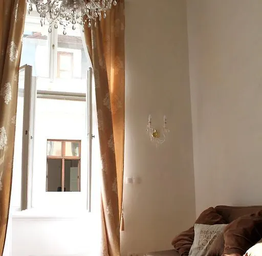 Paul's Palace - Absolute Center!