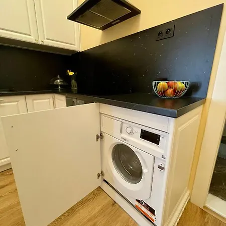 Paul's Palace - Absolute Center!